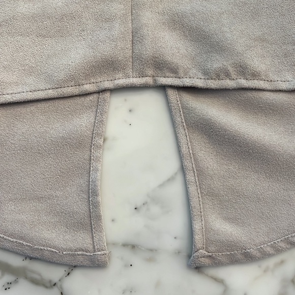 Waverly Grey liberant faux suede cap sleeve top. In excellent condition. - Picture 3 of 6